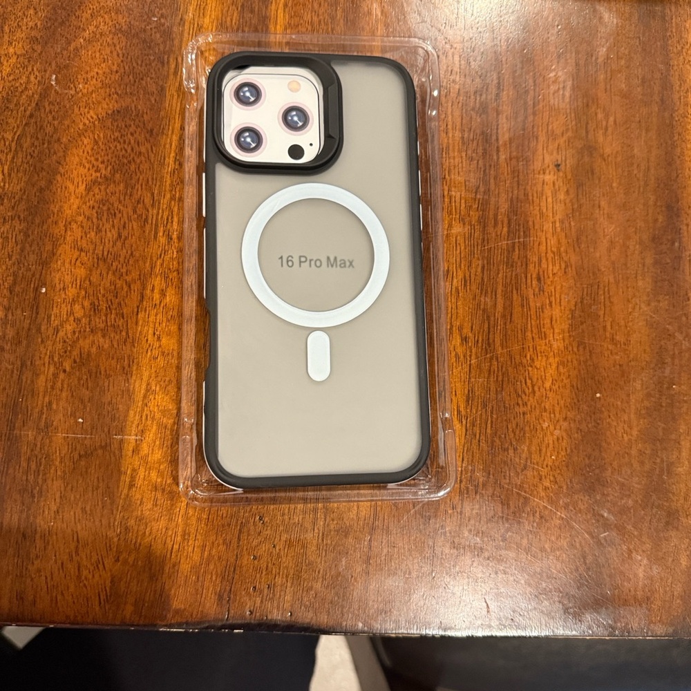 16 Pro Max Black and Gray Phone Case